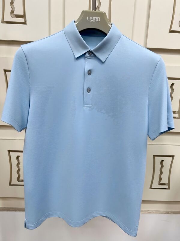 プレミアムメンズポロシャツ 迷信的なデザイン 短袖 柔らかい触覚の織物 オールシーズン OEM/ODM 男性Tシャツ製造