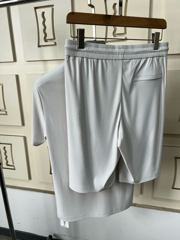 男性用 スポーツウェア ライトグレー 短袖 トップ&パンツ 透気&快適 Tシャツ 男性用