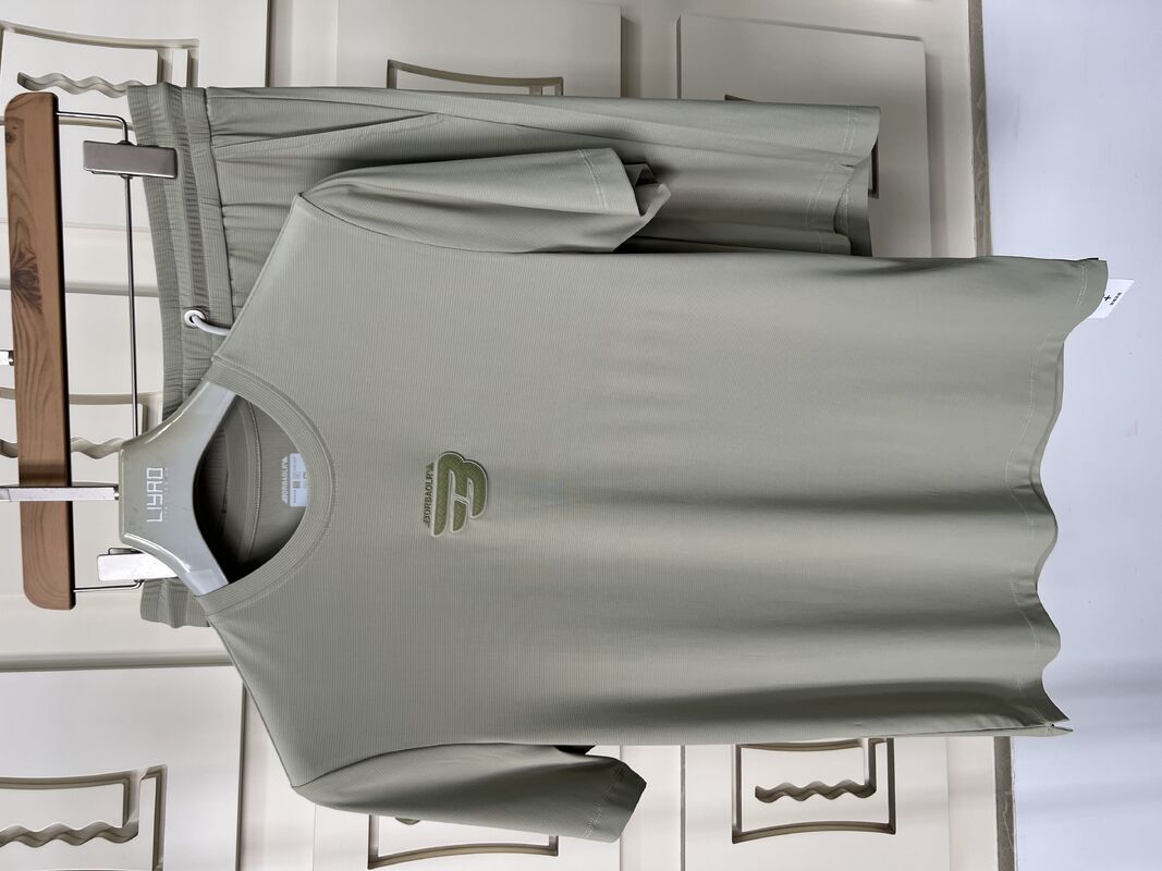 男性用 高品質 フィットネス ランニングショーツ 通気性 速乾性素材 膝丈 夏 バックポケット 無地デザイン