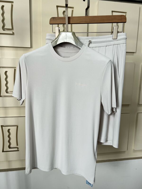 男性用 高品質 フィットネス ランニングショーツ 通気性 速乾性素材 膝丈 夏 バックポケット 無地デザイン